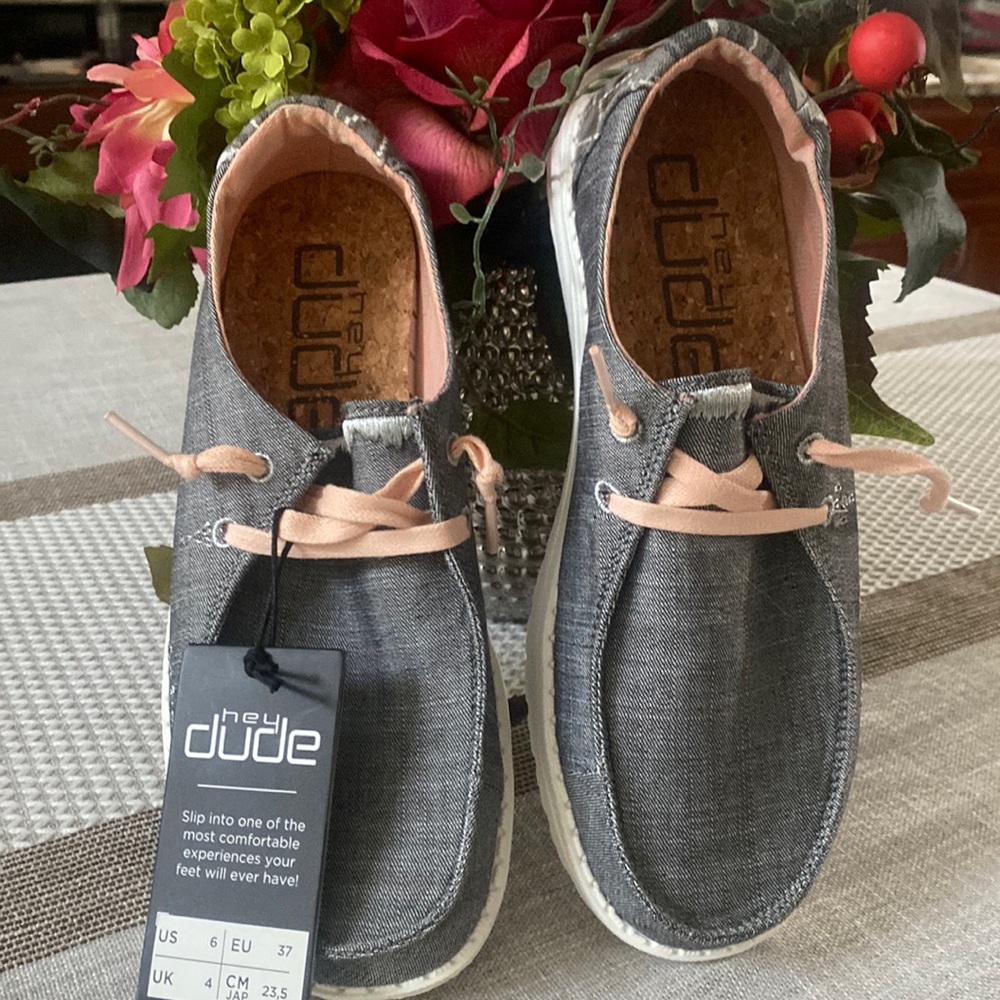 Women’s size 6 hey Dude Wendy boho grey